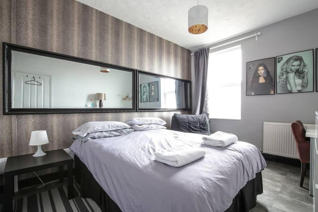 Large Modern Apartment With Garden Sleeps 10 Guests Londres Exterior foto
