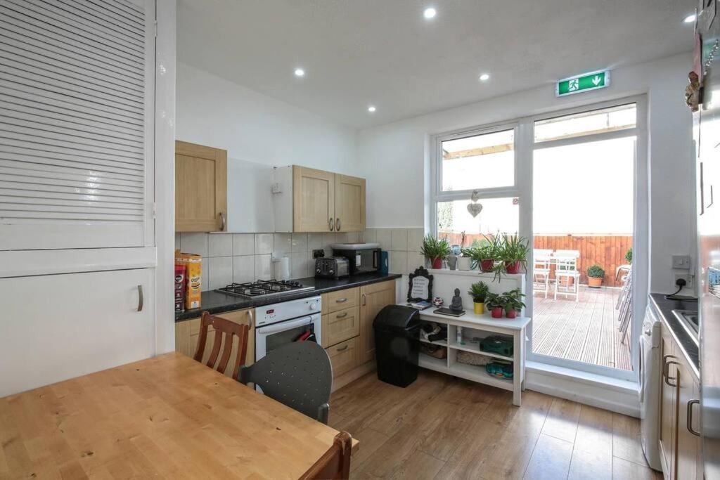Large Modern Apartment With Garden Sleeps 10 Guests Londres Exterior foto